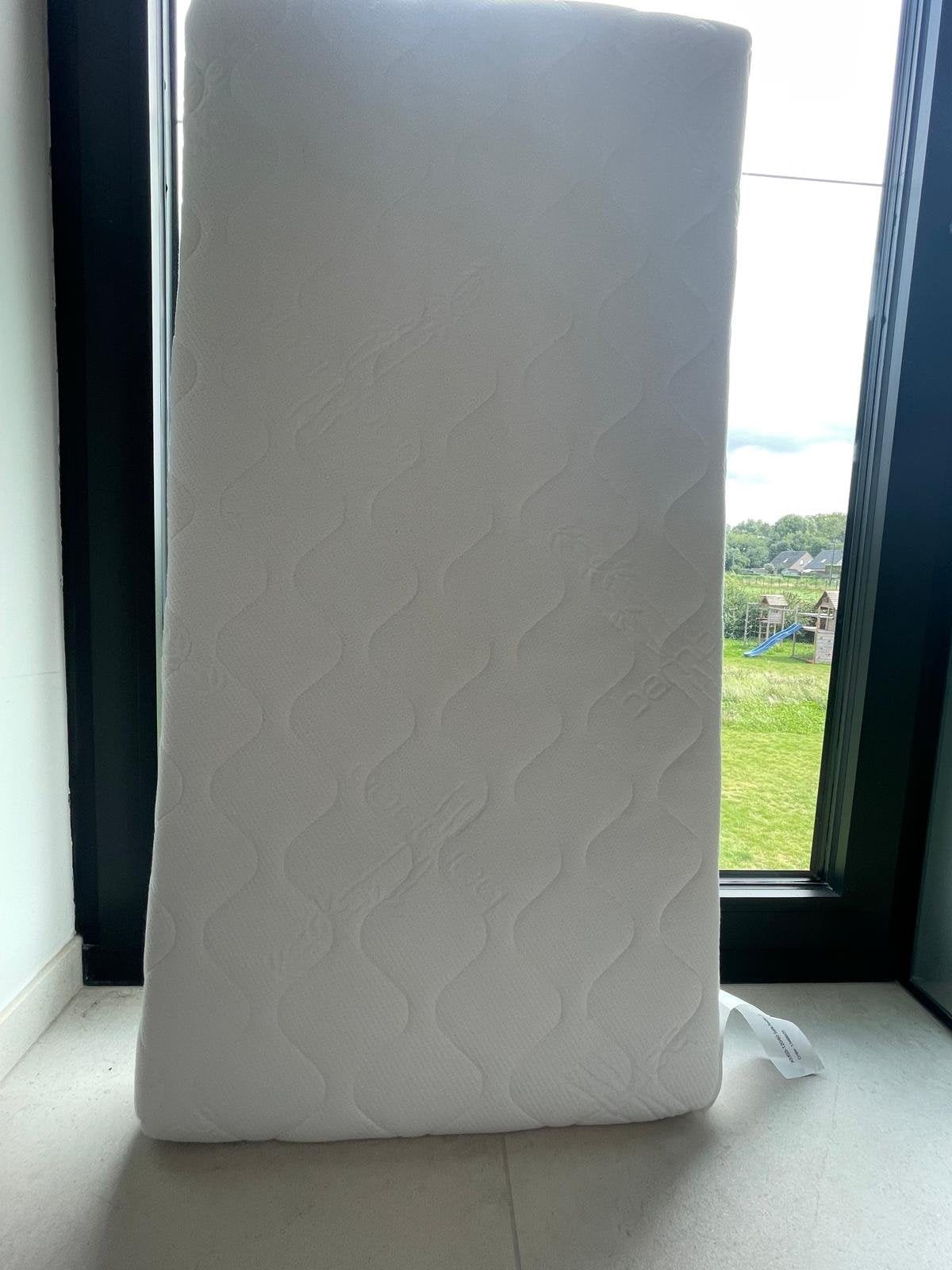 Matelas 120cm/60cm bambou + protège matelas et housses, Enlèvement, Comme neuf, Lit d'enfant