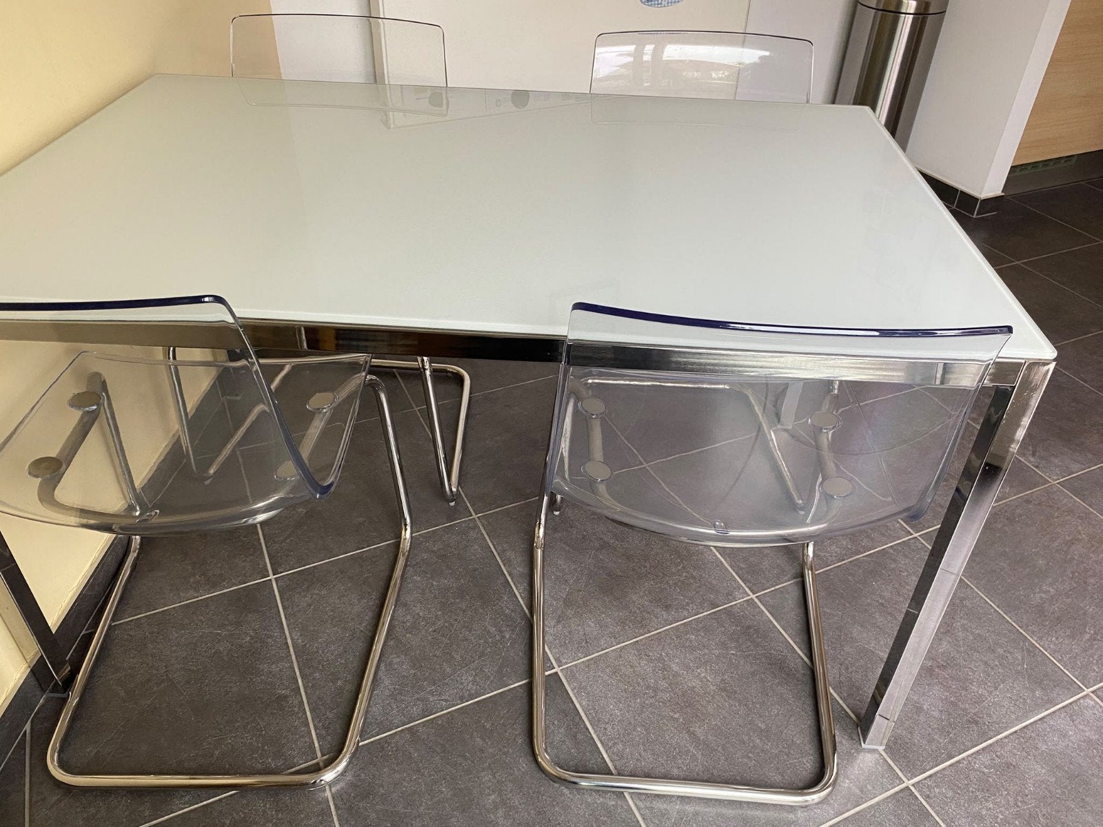 Glazen keukentafel + 4 comfortabele stoelen, Huis en Inrichting, Ophalen, Vier personen, Rond
