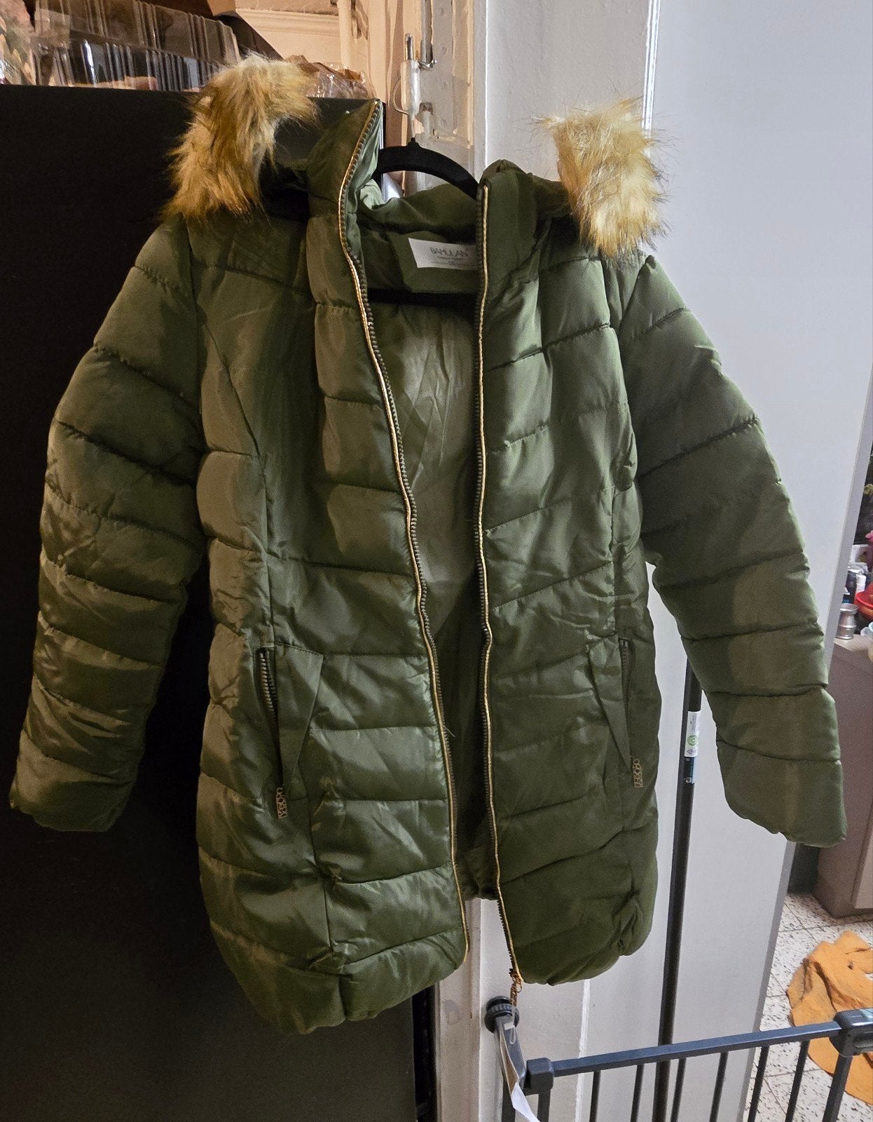 Doudoune longue verte kaki avec capuche fausse fourrure, Vêtements | Femmes, Enlèvement ou Envoi, Neuf, Taille 38/40 (M), Vert
