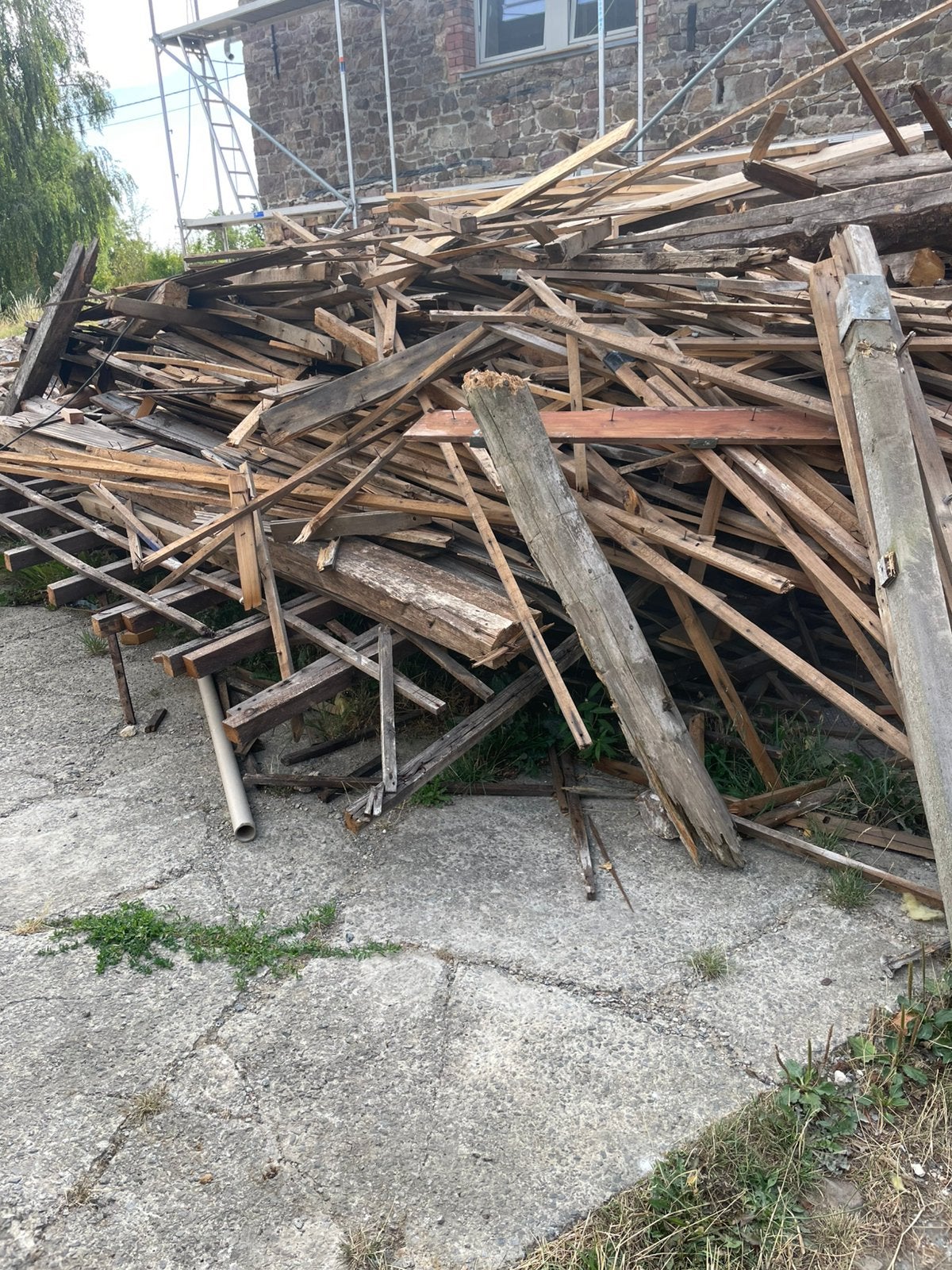 Bois de charpente pour chauffage GRATUIT, Jardin & Terrasse, Enlèvement