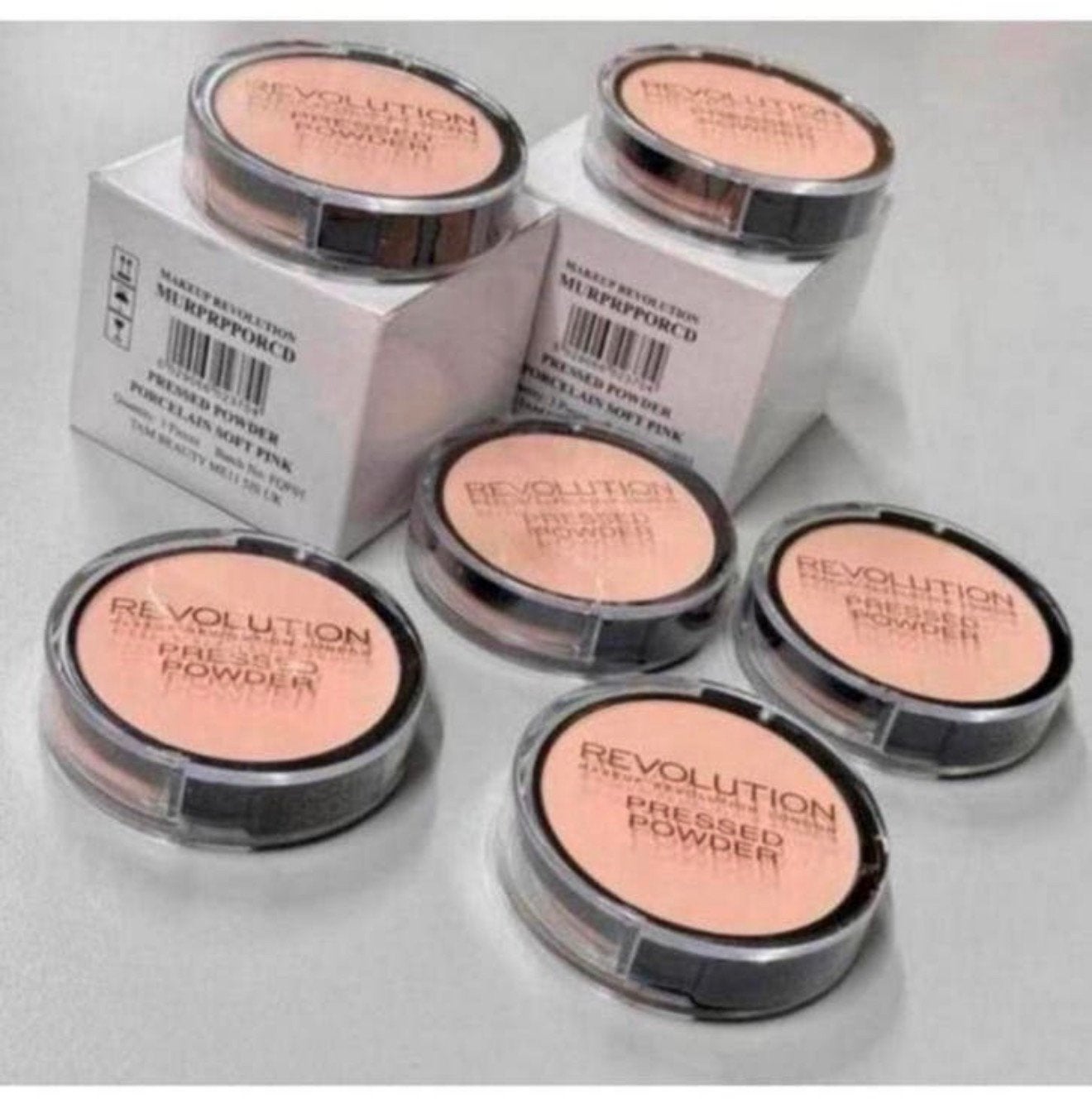 Poudre pressée 12 Makeup Revolution Rose tendre - maquillage, Neuf, Maquillage, Enlèvement ou Envoi, Rose