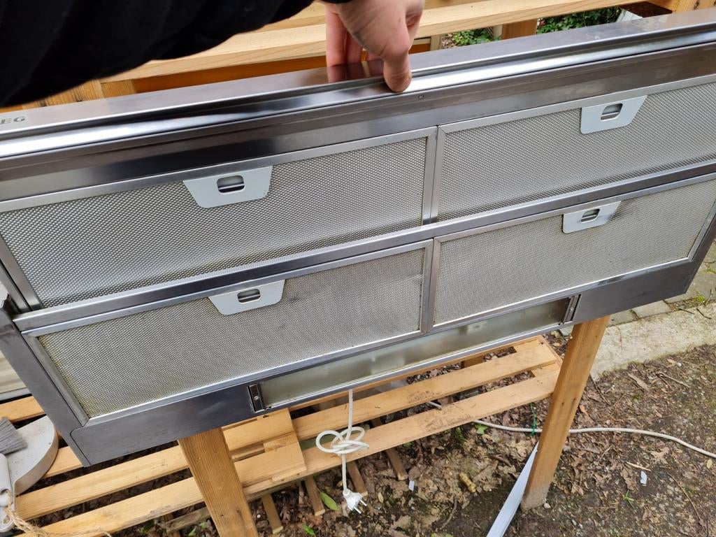 Hotte aspirante AEG, Enlèvement