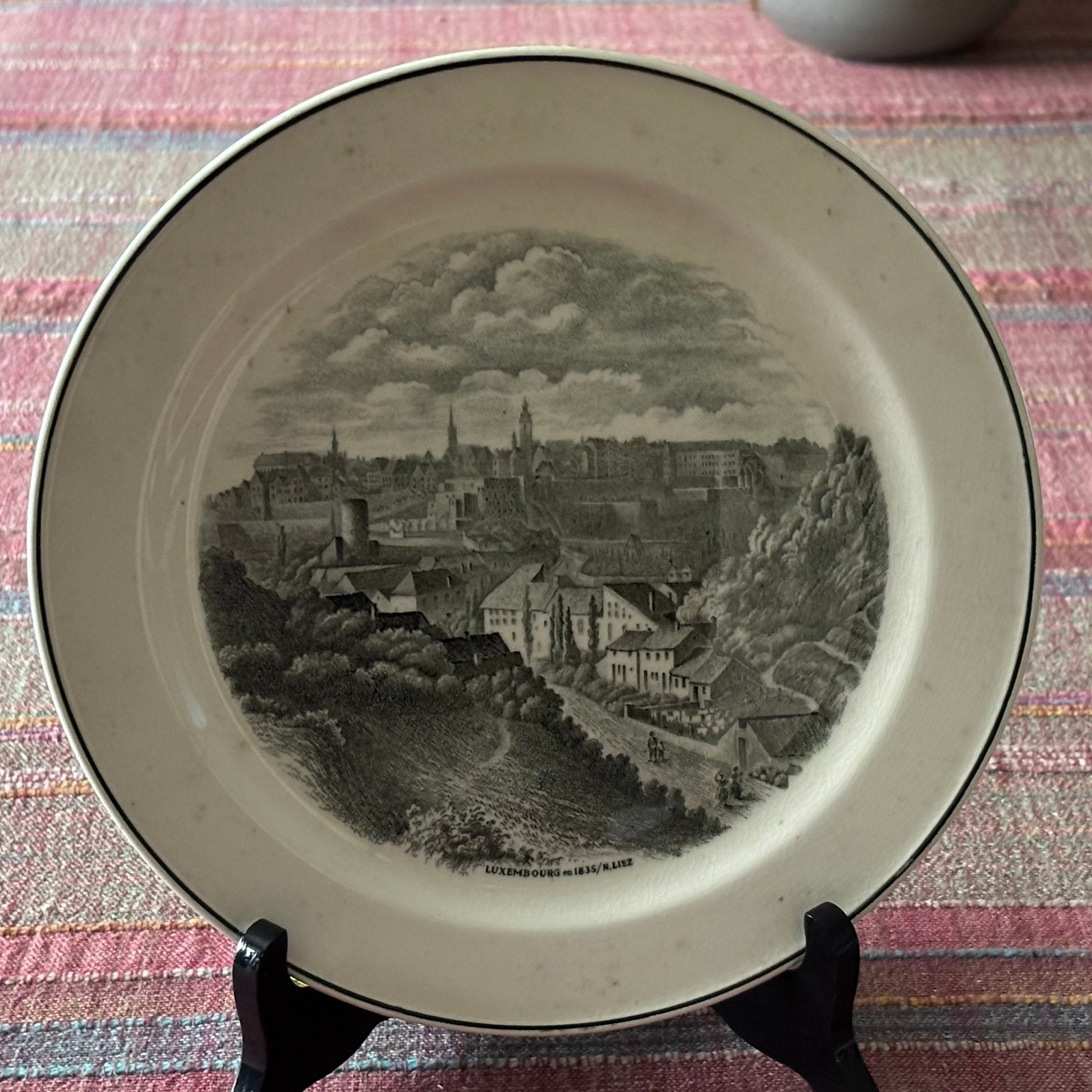 Belle assiette décorative Villeroy Boch Luxembourg 1835, Enlèvement ou Envoi, 24 cm, Objet de décoration, Fait main