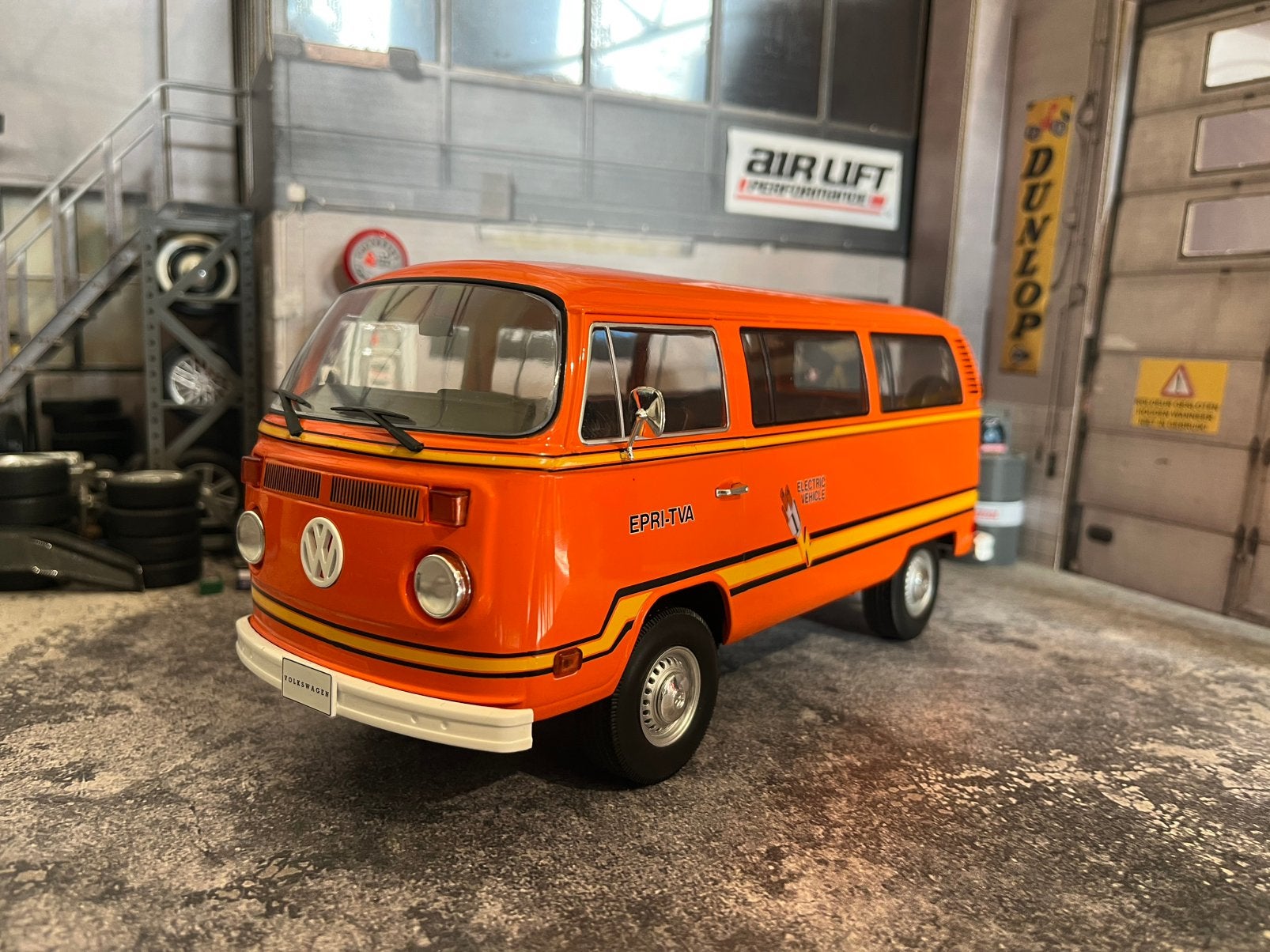 1:18 Volkswagen T2 bus - nieuw in de doos, Ophalen of Verzenden, Zo goed als nieuw, Auto