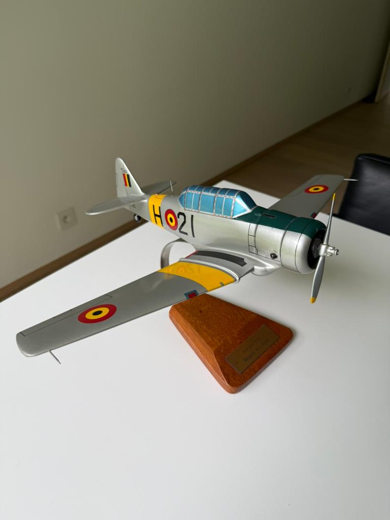 Harvard T-6 Belgian Air Force model, Ophalen, Zo goed als nieuw, Schaalmodel