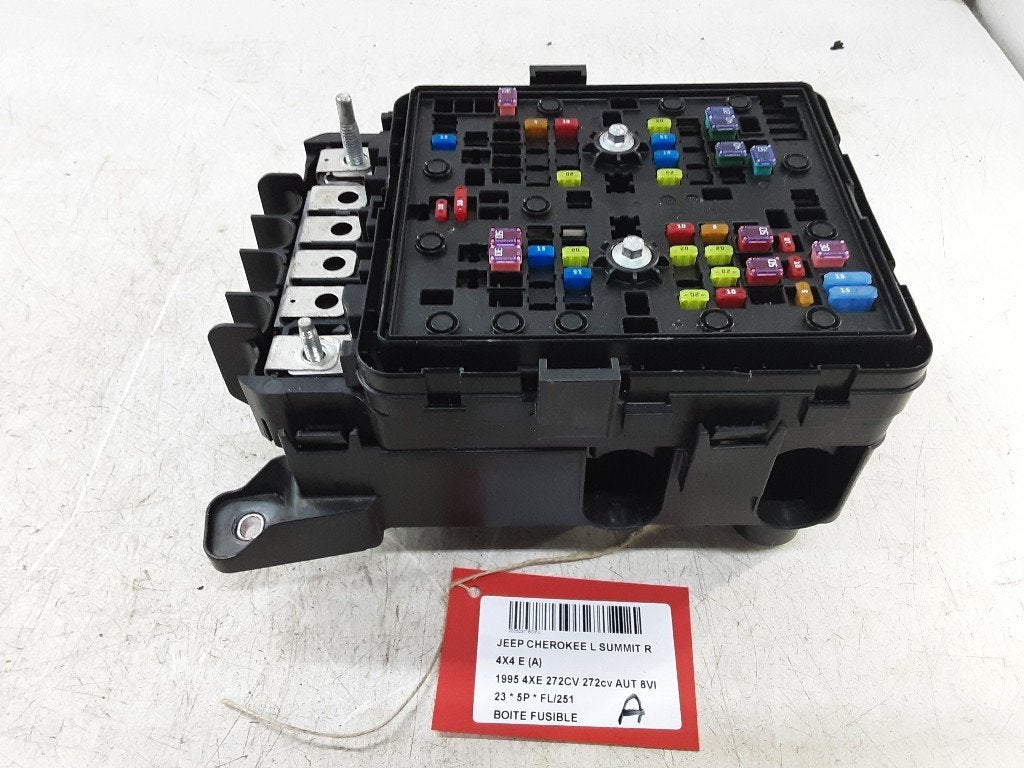 ZEKERINGKAST Jeep Grand Cherokee L (WL) (68602410AA), Webaccessibility@stellantis.com, Gebruikt, Stellantis N.V., Taurusavenue 1
2132 LS  Hoofddorp, NL