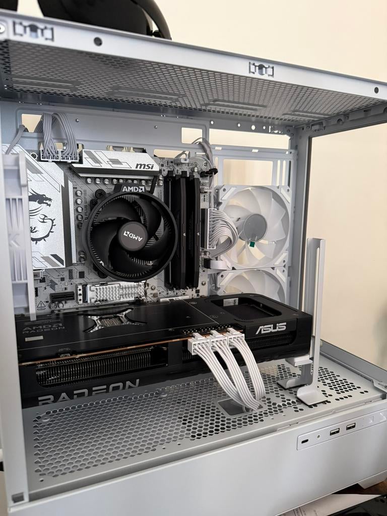 Gaming PC RTX 5060Ti, i7 14700F, 32GB DDR5 6000Mhz, Virtual Reality, Comme neuf, 4 Ghz ou plus, SSD