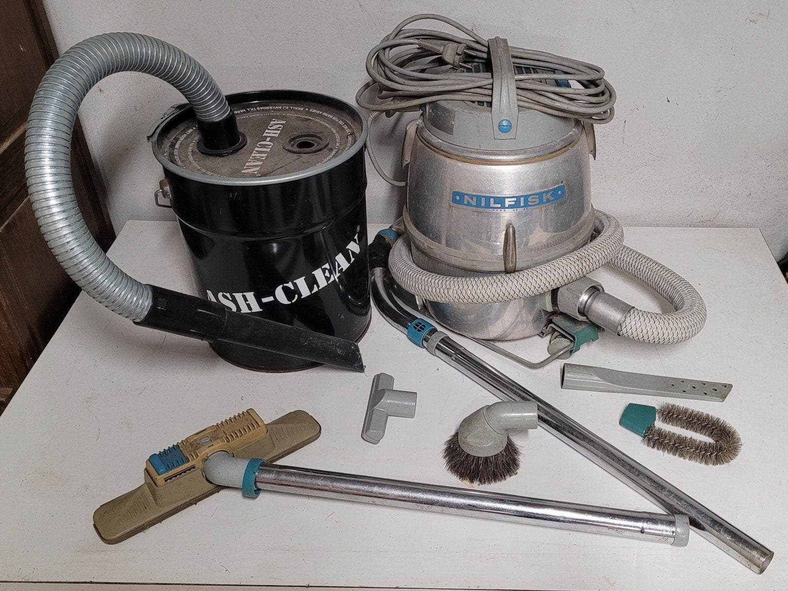 Vintage Nilfisk 700W GMD complet avec accessoires et godet d, Electroménager, Aspirateur industriel, Enlèvement, Utilisé, Moins de 1 200 watts