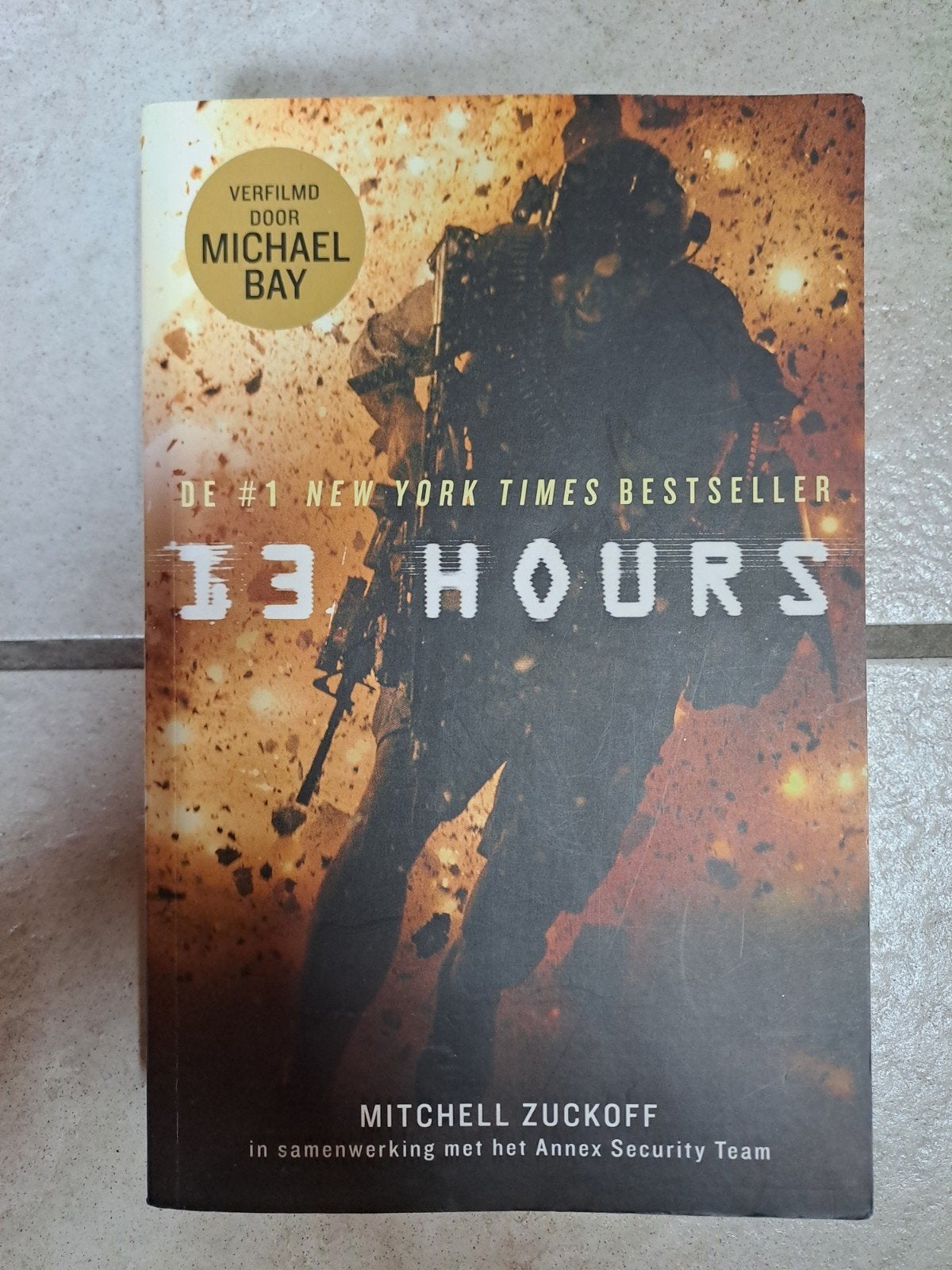Boek te koop 13 Hours, Ophalen