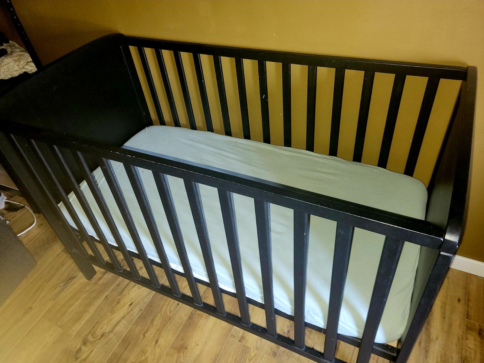 babybed zwart 120cm op 60cm, Ophalen, Zo goed als nieuw, Ledikant