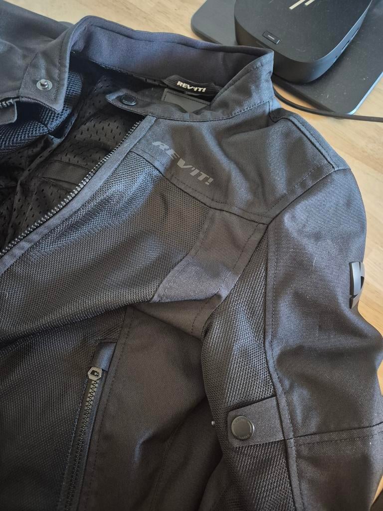 Veste et casques motos, Enlèvement