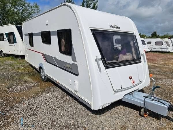 Te koop: Swift Majestic caravan, Caravans en Kamperen, Caravans, Bedrijf, Koelkast, Swift