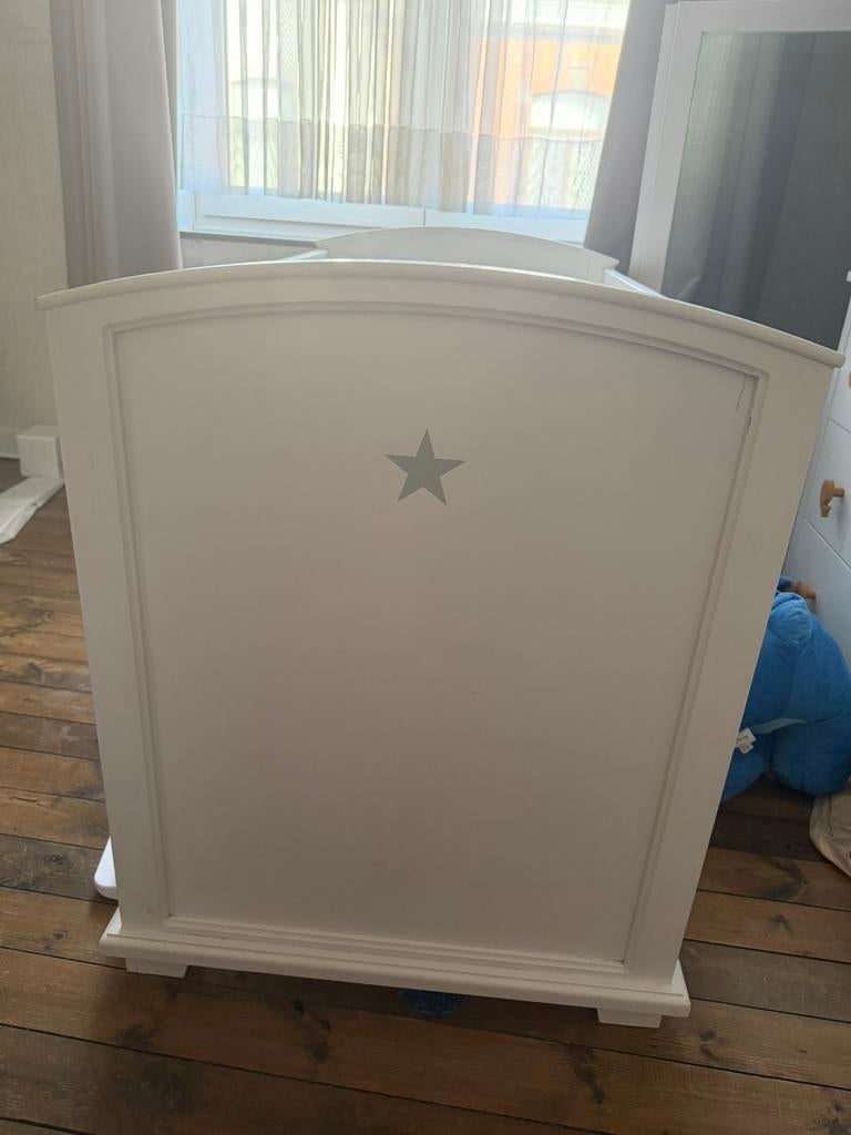 Lit bébé avec matelas, Enlèvement, Utilisé, Garçon ou Fille