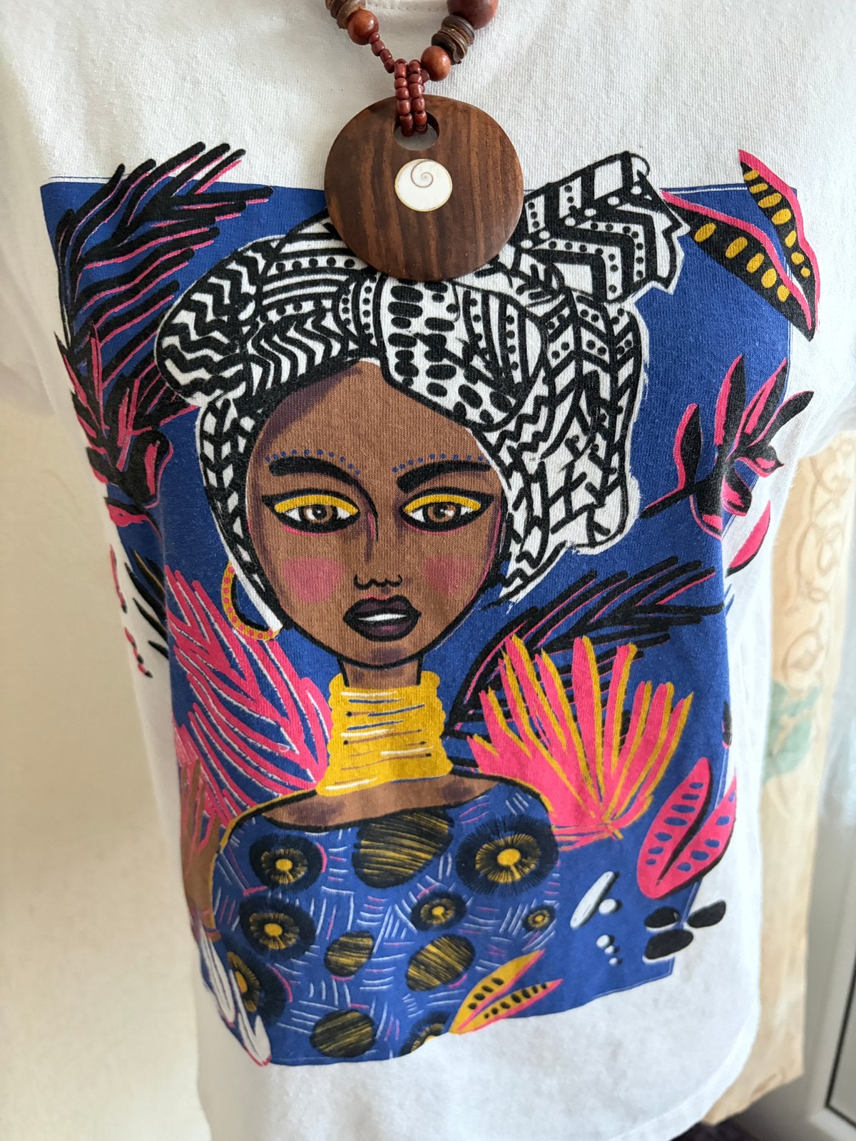 T-shirt blanc Pull & Bear motif femme africaine t. S, Enlèvement ou Envoi, Comme neuf