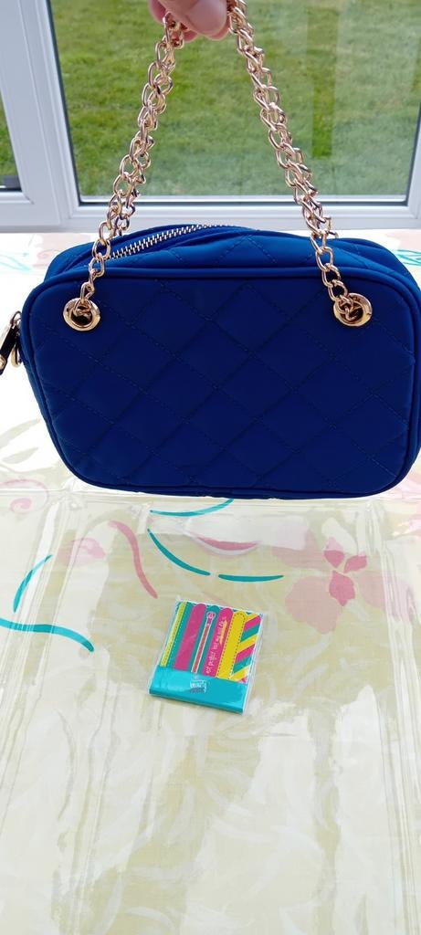 Élégant petit sac à main bleu roi matelassé, Bijoux, Sacs & Beauté, Sacs | Sacs Femme, Enlèvement ou Envoi, Neuf, Bleu, Sac à main