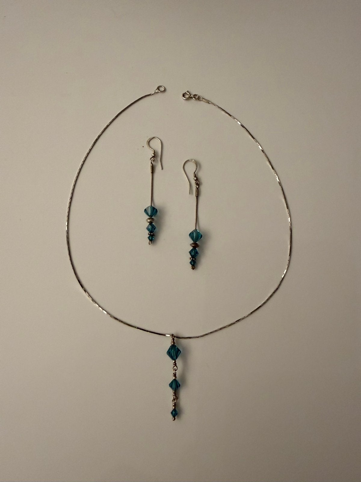 Collier et boucles d’oreilles cristal bleu – argent, Enlèvement ou Envoi, Comme neuf, Bleu, Argent