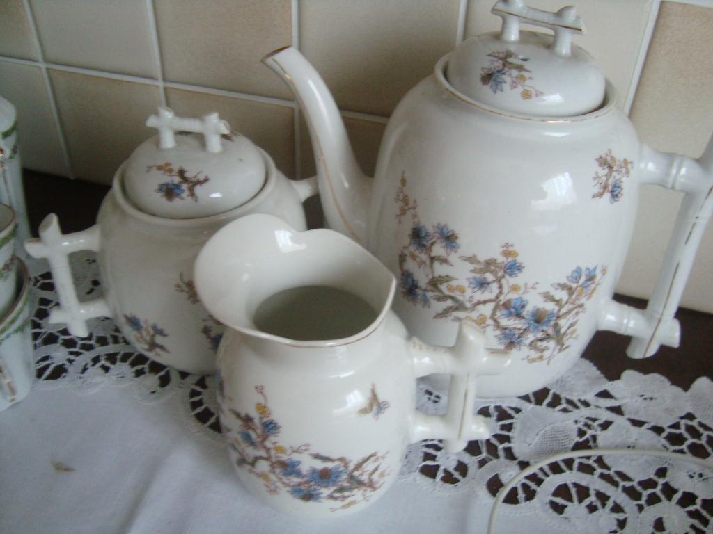 Deel van een koffieservies. Baudour, Defuisseaux., Antiek en Kunst, Ophalen