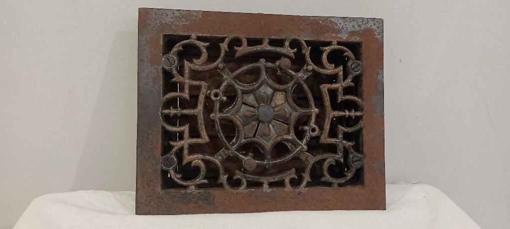 Antiek gietijzeren verwarmingsrooster in art nouveau stijl, Ophalen of Verzenden, Gebruikt, Overige soorten