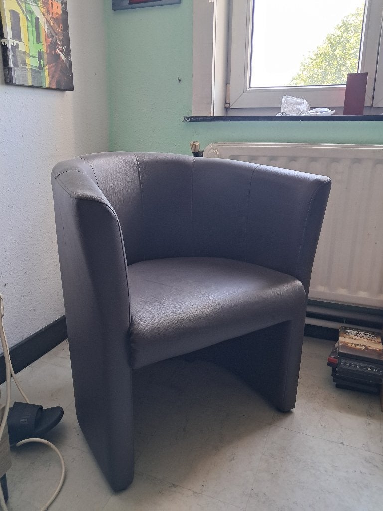een kuipstoel, ook wel een clubfauteuil of tub chair genoemd, Huis en Inrichting, Stoelen, Ophalen, Leer, Zo goed als nieuw, Eén