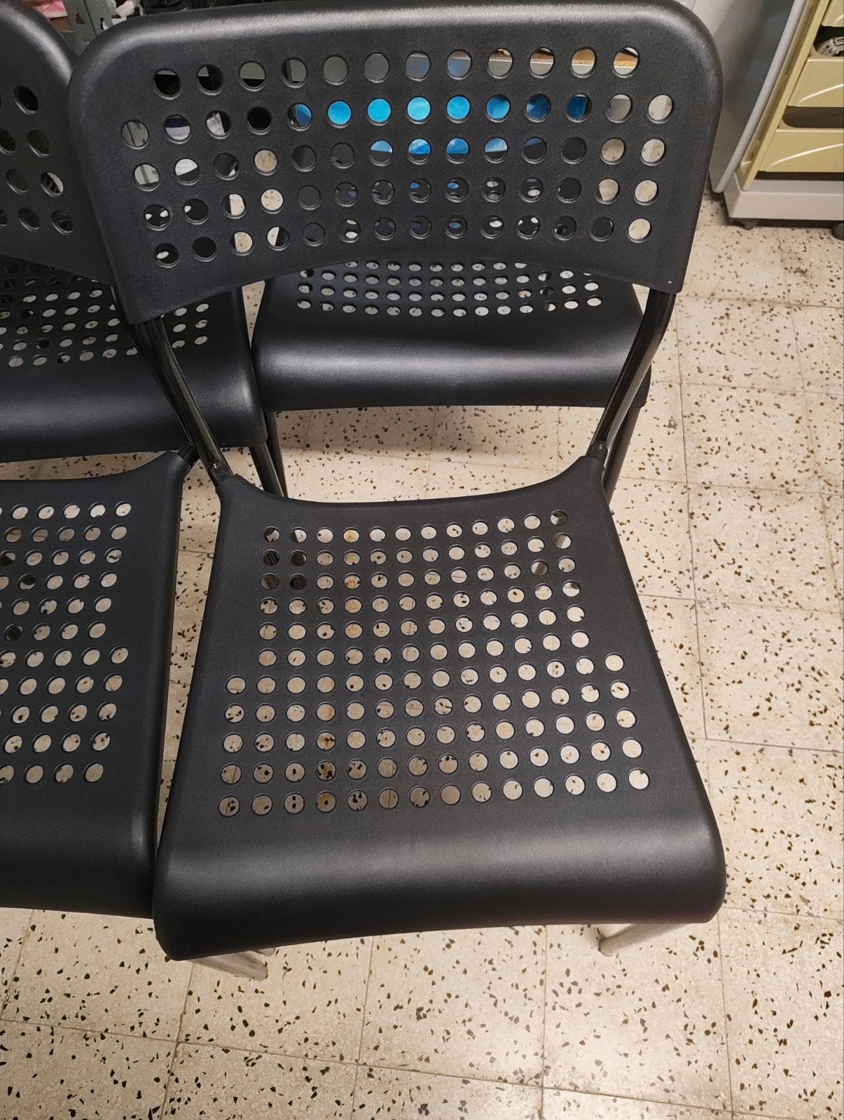 4 nieuwe stoelen, Ophalen