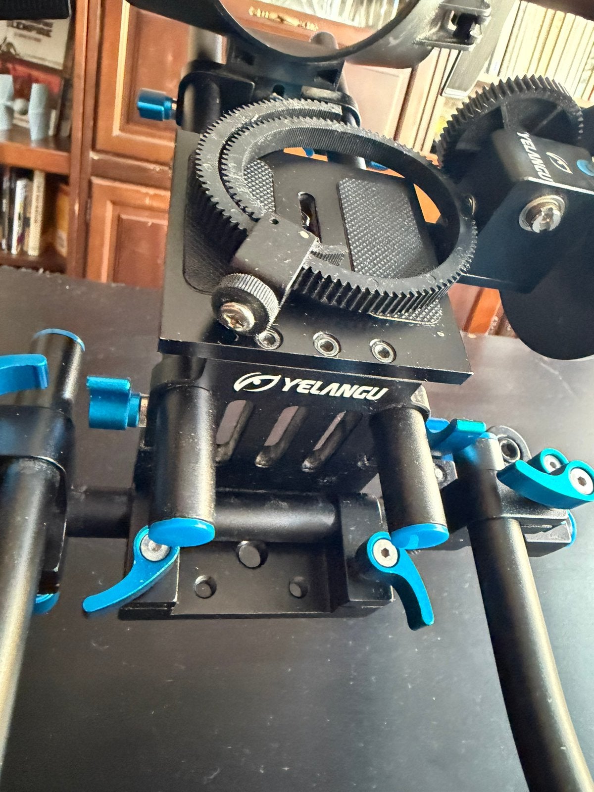 Rig d'épaule YELANGU – matte box + follow focus, Audio, Tv en Foto, Professionele apparaten, Ophalen, Zo goed als nieuw