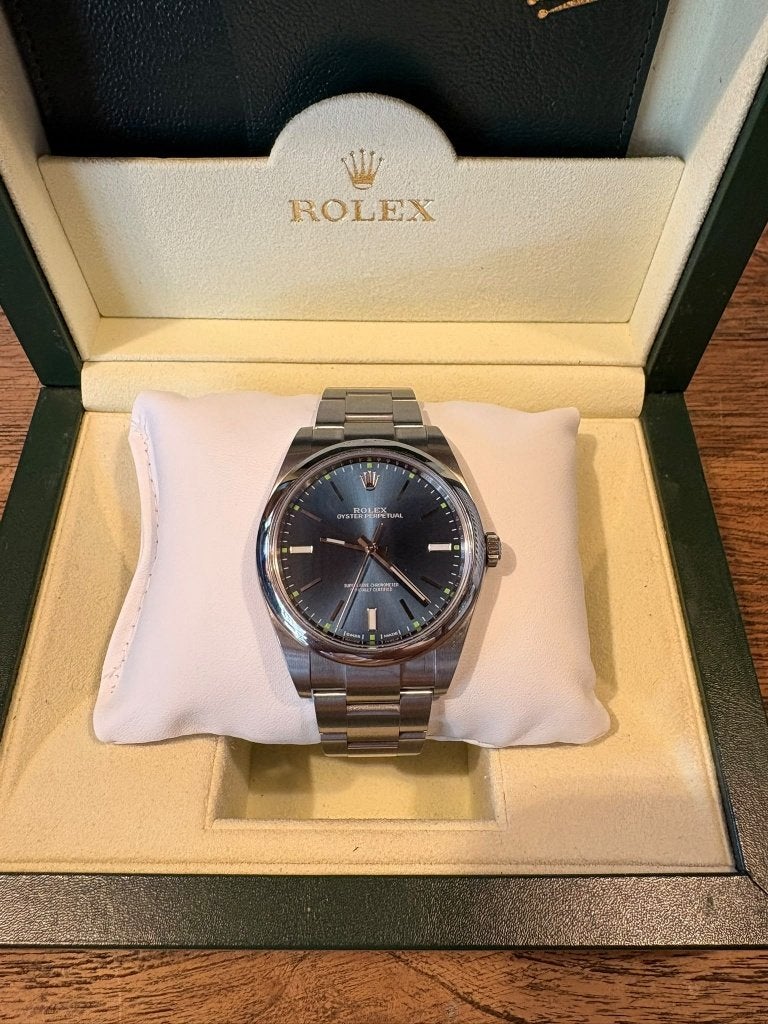 Rolex Oyster Perpetual 39mm 114300 blauwe dial, Handtassen en Accessoires, Staal, Verzenden, Polshorloge, Zo goed als nieuw
