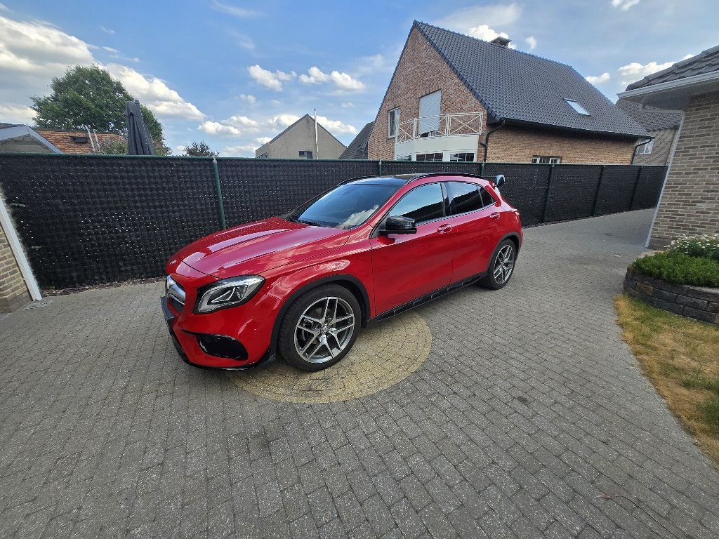 Mercedes GLA 200 AMG line, Dealer onderhouden, 4 cilinders, 1600 cc, Leder