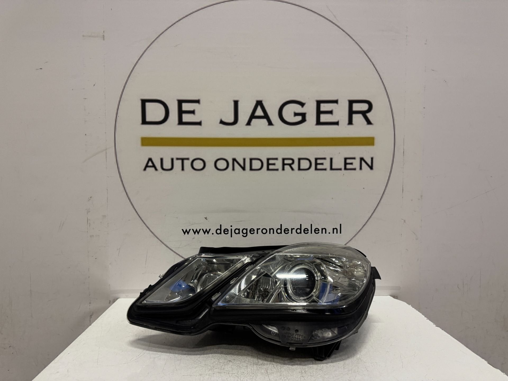 Phare x non gauche pour Mercedes Classe E W212 A2128201959KZ, Mercedes-Benz AG, Mercedes-Benz, Utilisé, Mercedesstrasse 120
70372  Stuttgart, DE