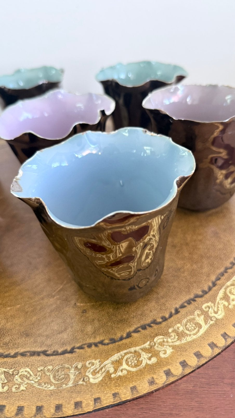 7 unieke keramieken potjes buiten brons binnen pastel deco, Ophalen