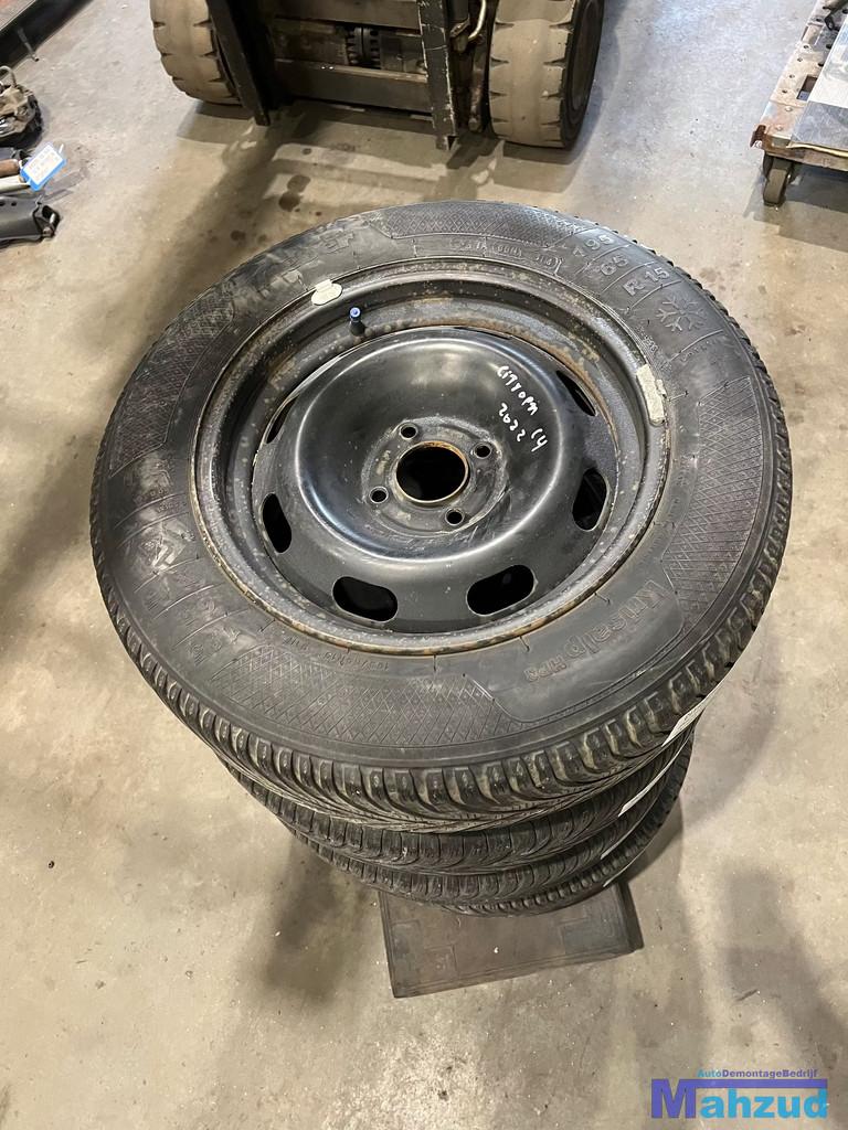 CITROEN PEUGEOT 4X108 65,1 15 INCH winter set banden velgen, Auto-onderdelen, Gebruikt, Stellantis N.V., Band(en), Taurusavenue 1
2132 LS  Hoofddorp, NL