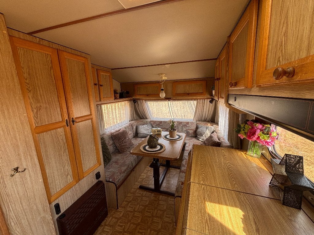 Vintage caravan Viking North Star 480 in uitstekende staat!, Caravans en Kamperen, Overige merken, Omvormbare zithoek, Rondzit