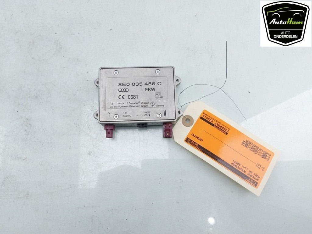 AMPLIFICATEUR D'ANTENNE Audi A4 (B6) (01-2000/01-2005), Auto-Union-Straße  1,
85057  Ingolstadt, DE, Info@audi.de, Audi, Utilisé