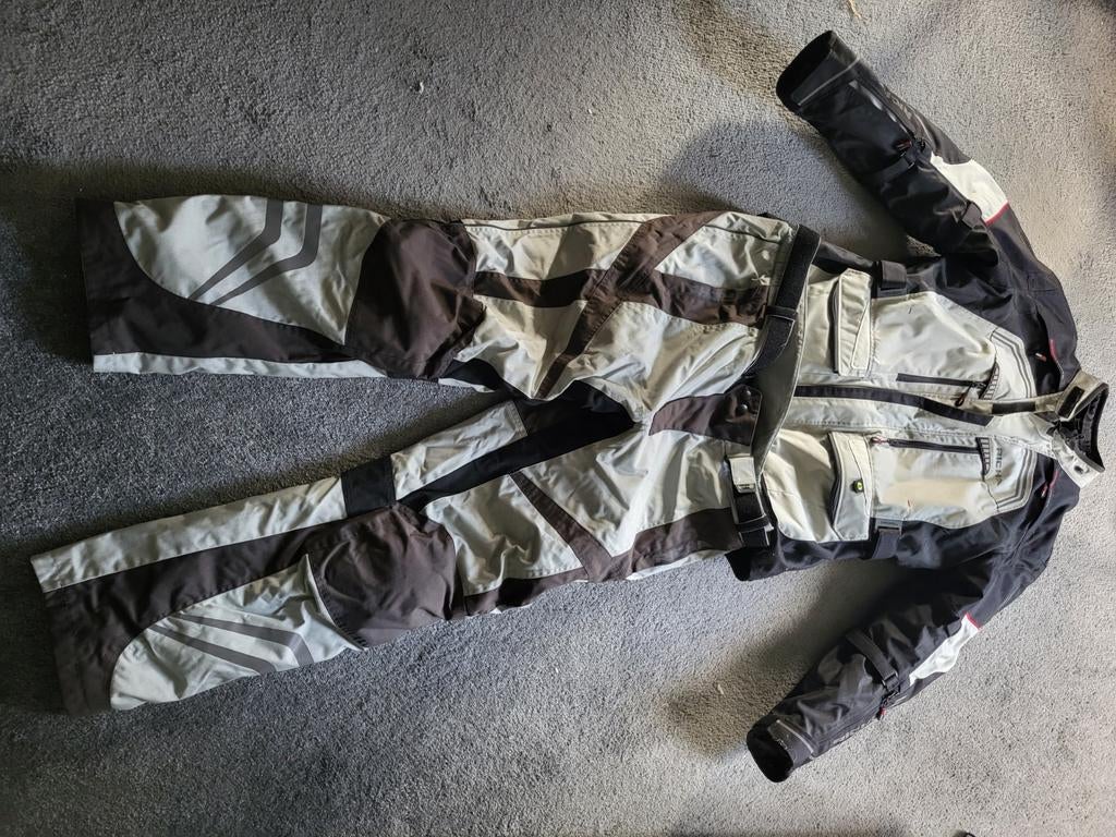 Motorbroek en vest, Motoren, Ophalen