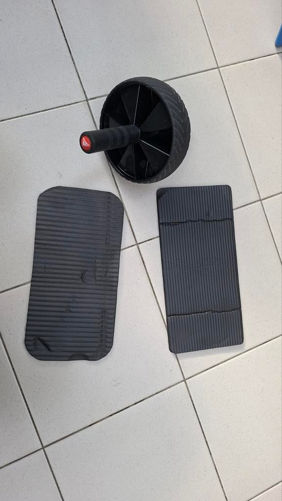 Ab wheel + kniematjes, Sports & Fitness, Équipement de fitness, Enlèvement, Neuf, Abdominaux, Roue abdominale