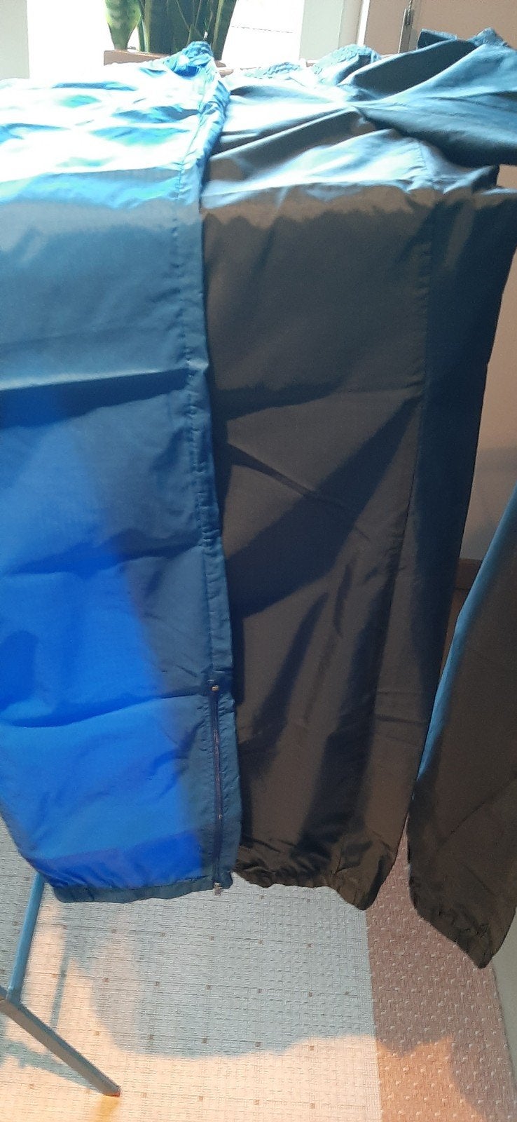 GRATIS 2 regenbroeken en overtreklaarsjes. Enkel af te halen, Caravanes & Camping, Enlèvement