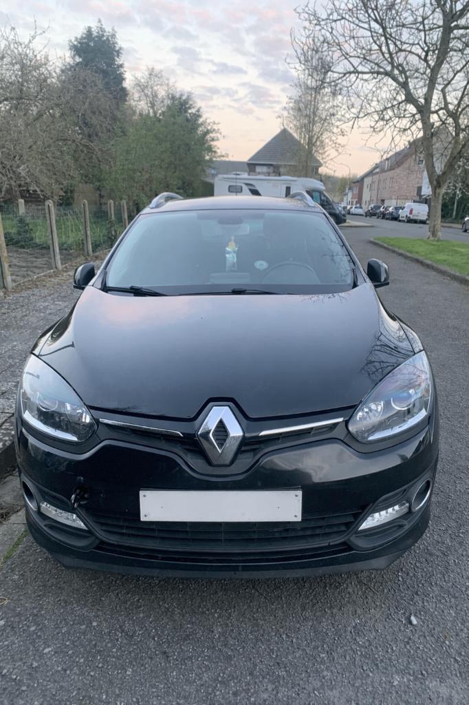 Defecte Renault megane 1.2 TCE TURBO - ruime gezinswagen, Auto's, Voorwielaandrijving, Stof, 4 cilinders, Zwart