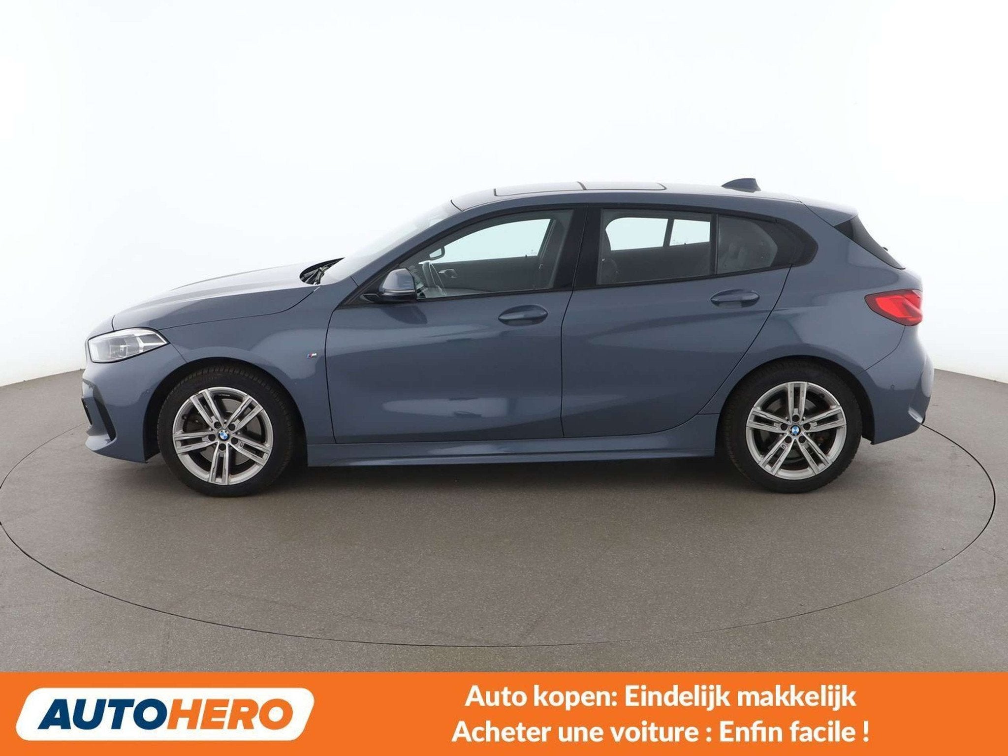 BMW 1 Serie 120 120i M Sport (année de construction 2023), Autos, Argent ou Gris, Euro 6, Autres carburants, Noir