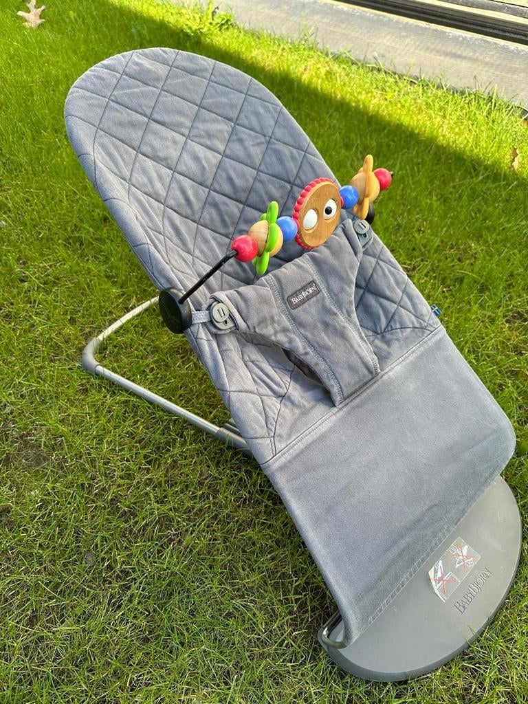BabyBjörn wipstoel (Balance Soft / Bliss) met speelgoedboog, Kinderen en Baby's, Gebruikt, Wipstoel, Met gordel(s) of riempje(s)