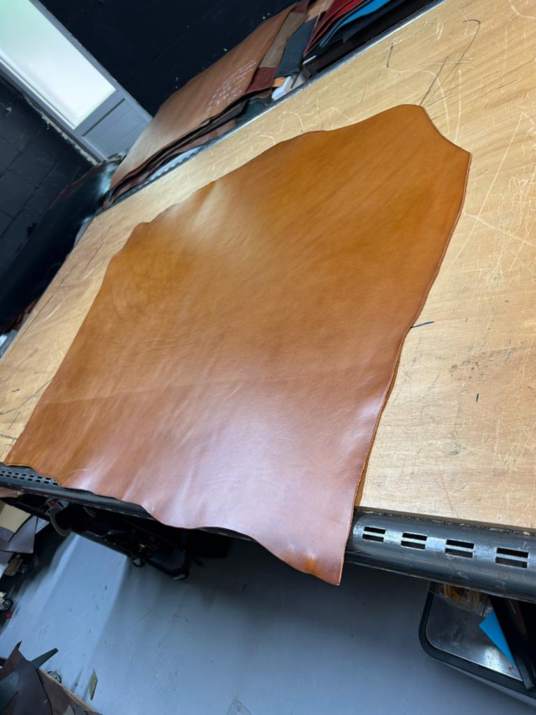Cognac kleur hele tuigleer 3-3,5 mm dikte half soepel C-7, Ophalen of Verzenden