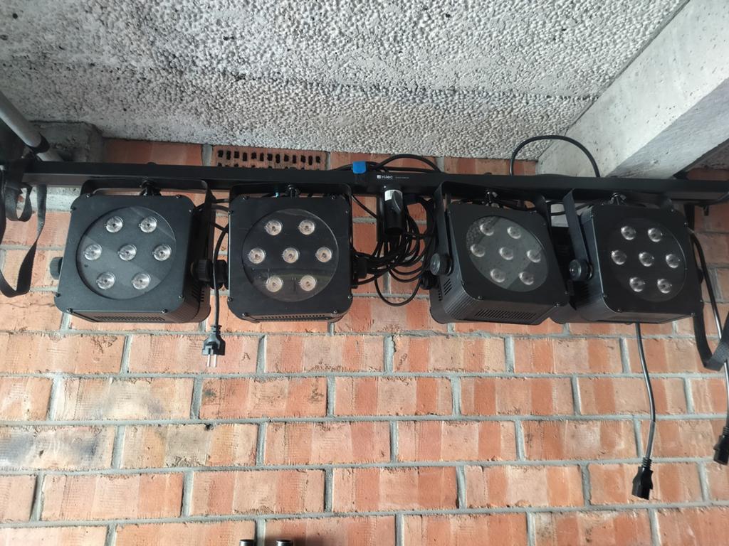 2 t bar met 8 plano spot 7 JB systems, Ophalen