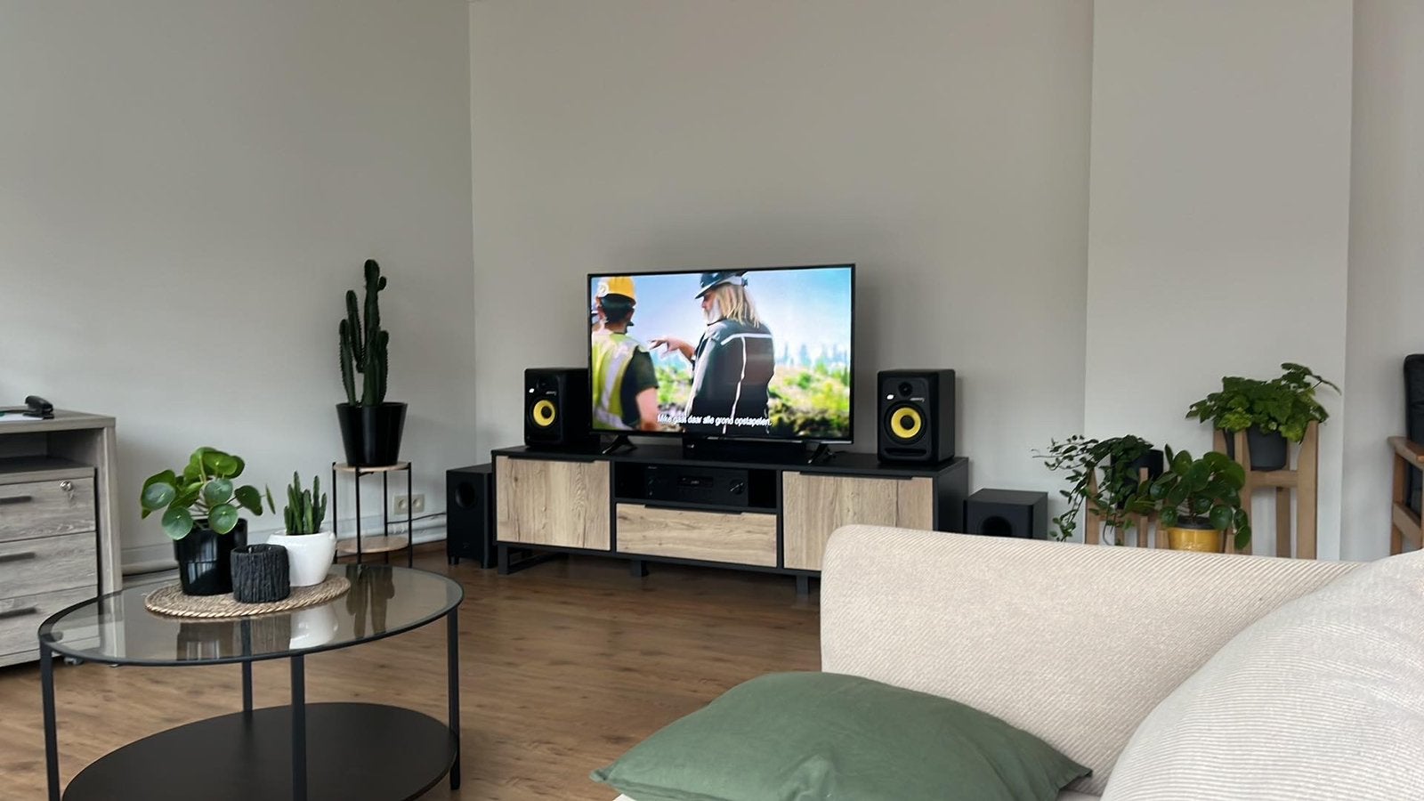 Tv meubel prenuptia, Ophalen
