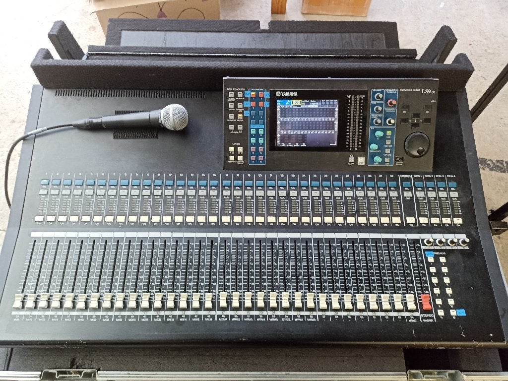 ls9 -32 Yamaha, Musique & Instruments, Tables de mixage, Utilisé, 20 canaux ou plus, Entrée micro, Enlèvement