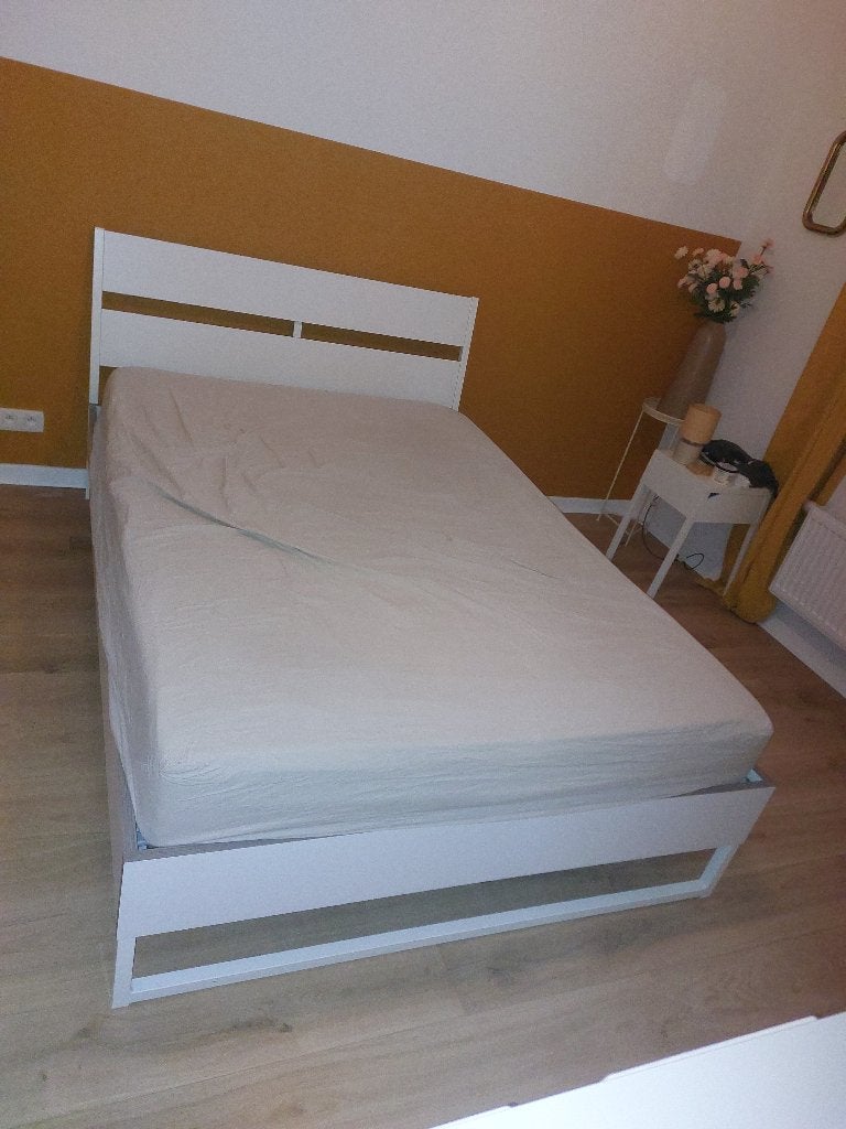 Lit 140x200 avec sommier et matelas, 140 cm, Enlèvement, Utilisé, 200 cm