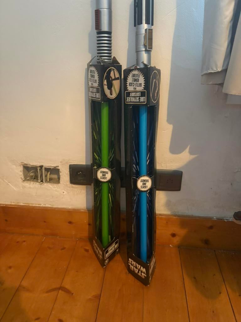 Originele Star Wars Lightsabers uit Disney USA & Met Doos, Verzamelen, Star Wars, Ophalen of Verzenden, Gebruikt, Gebruiksvoorwerp