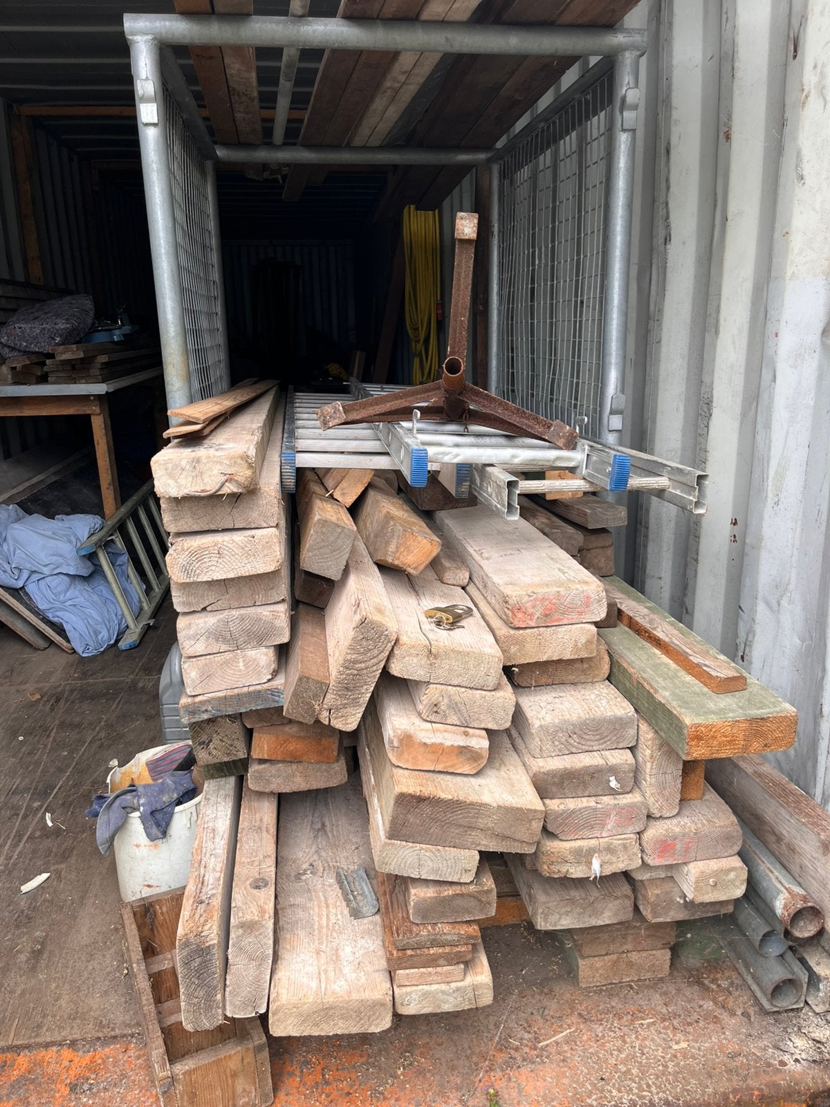 Inboedel 40ft container (materiaal ex vloerder), Doe-het-zelf en Bouw, Ophalen