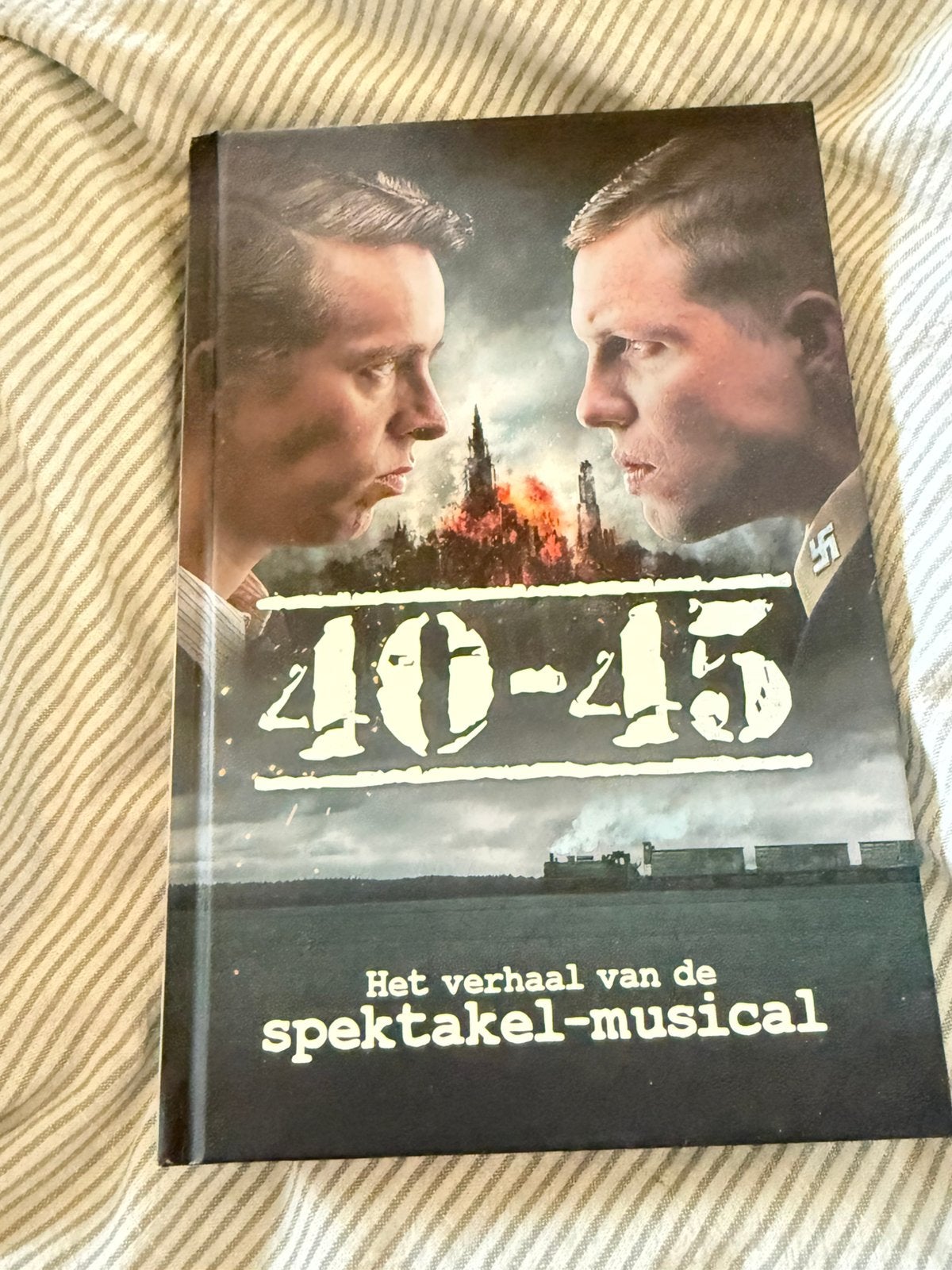 Ria Maes - 40-45 : Het verhaal van de Spektakel-musical, Boeken, Avontuur en Actie, Ophalen of Verzenden, Ria Maes