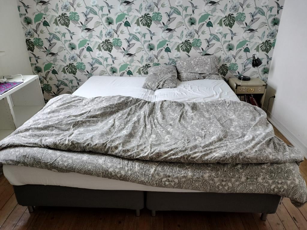 Kingsize bed, 1 jaar oud - weg wegens verhuis, Matelas, Comme neuf, Enlèvement, 180 cm