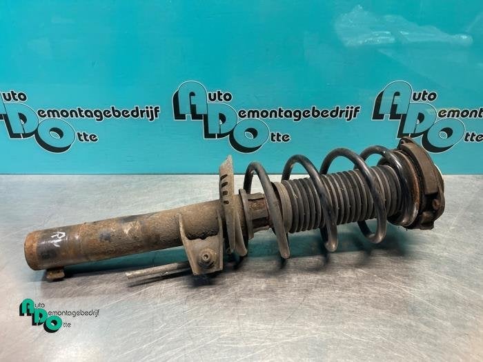 Barre amortisseur avant droit d'un Volkswagen Golf (Golf 04-, Volkswagen, -, 3 mois de garantie, Utilisé