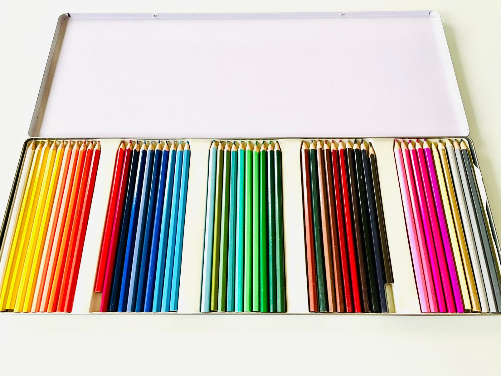 50 crayons de couleur de qualité supérieure, Enlèvement ou Envoi, Comme neuf