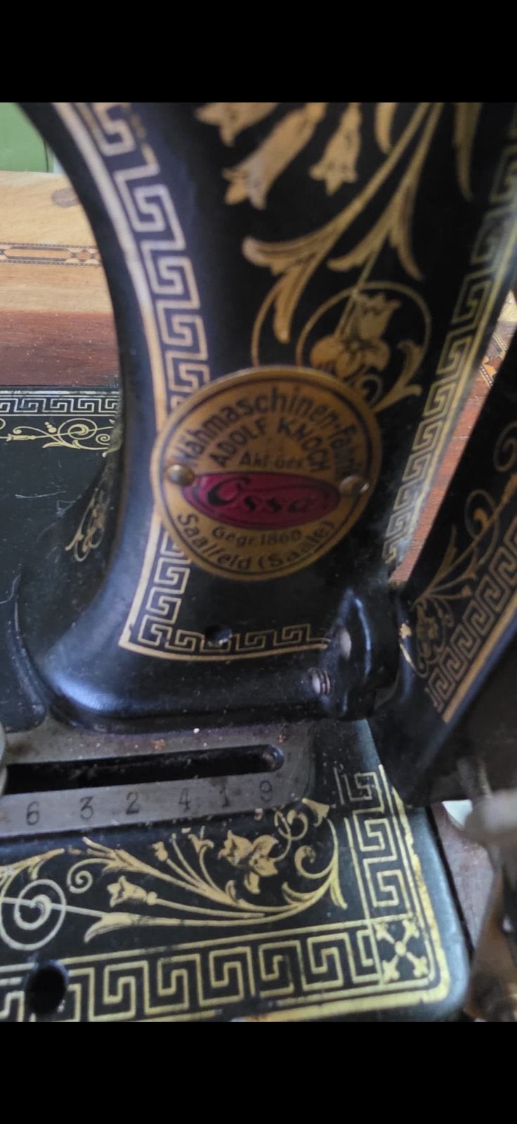 Antieke Adler trapnaaimachine met origineel onderstel, Ophalen